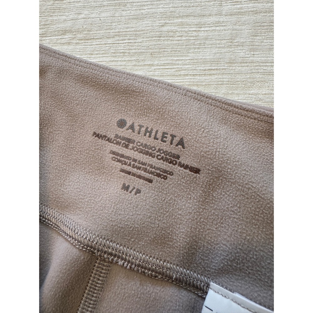 Athleta Women's Medium Petite Rainier Cargo Jogger Taupe Fleece Pants - Picture 8 of 8